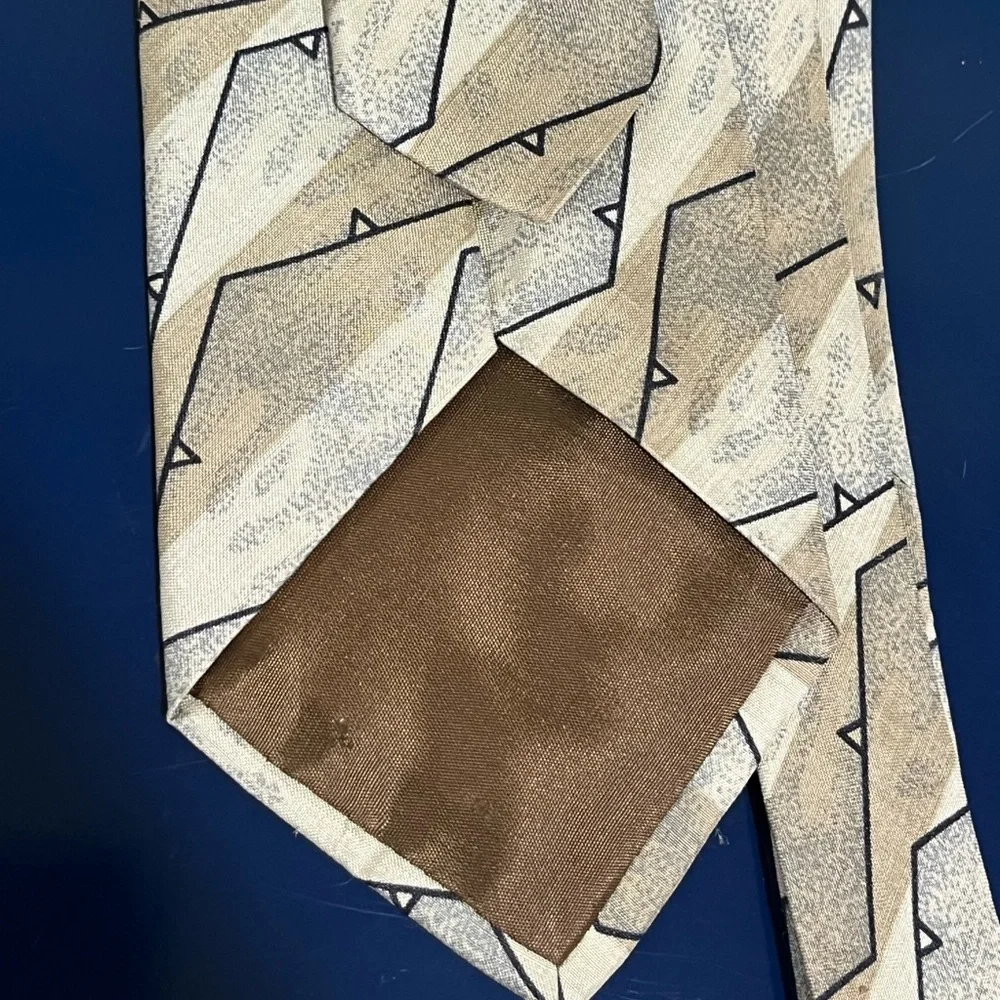 Giorgio Armani Geometric Triangle Silk Tie Mens Black Beige Gray Vintage 80s 90s